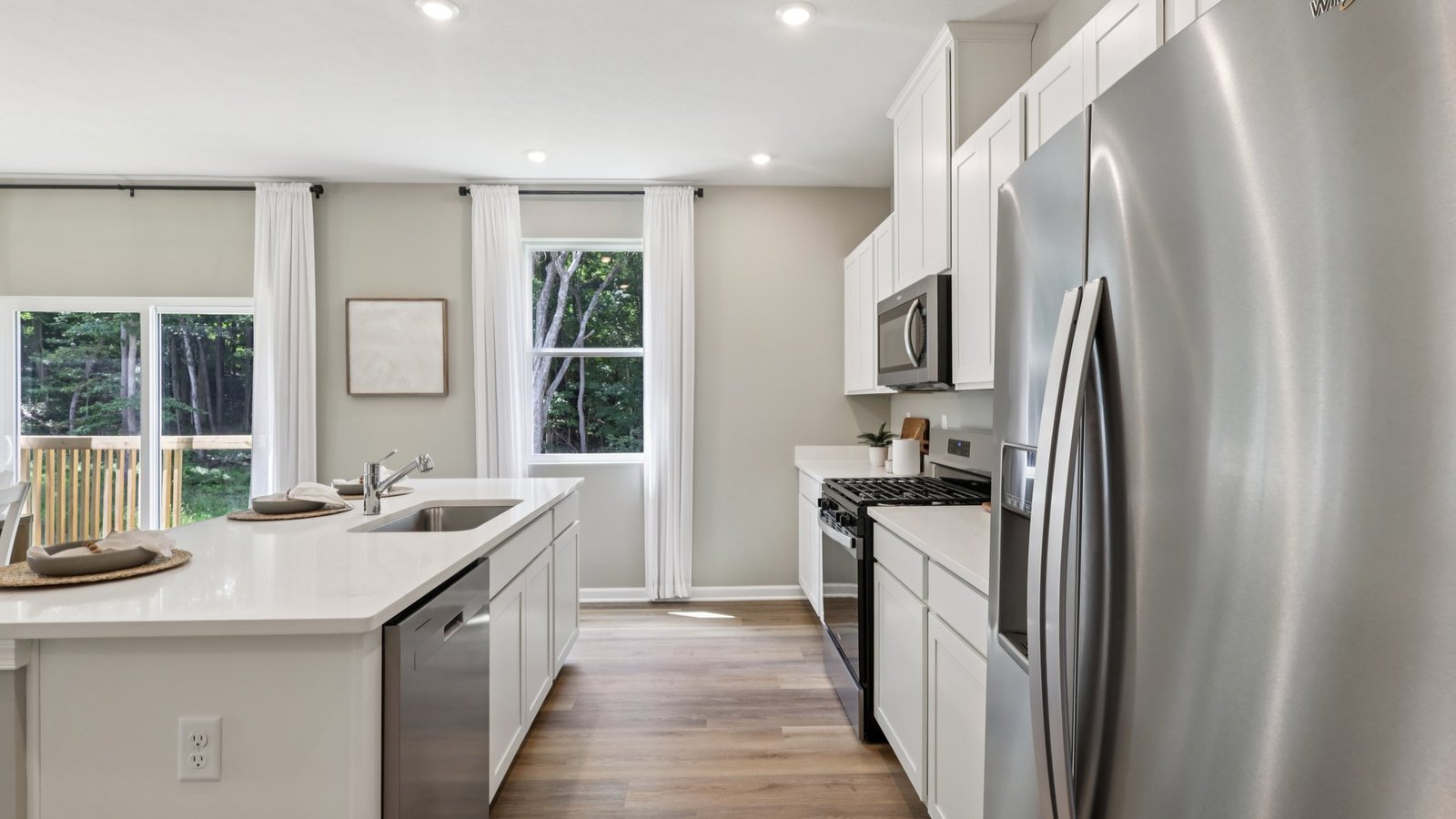 kitchenw iht large island