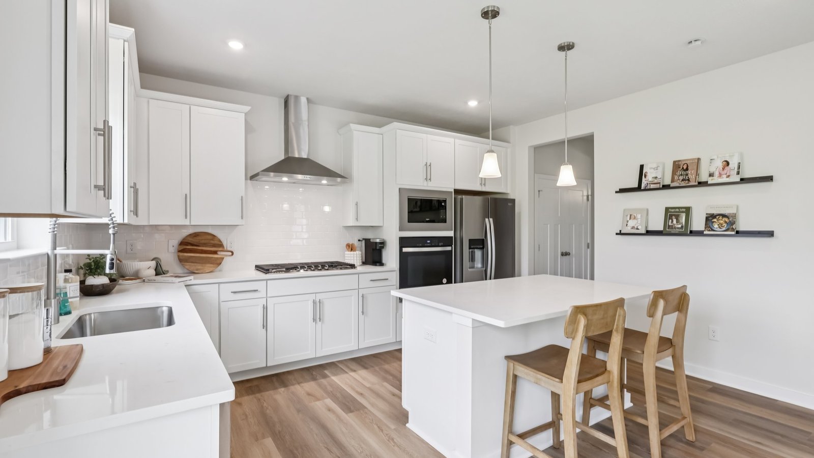 Kitchen with large island