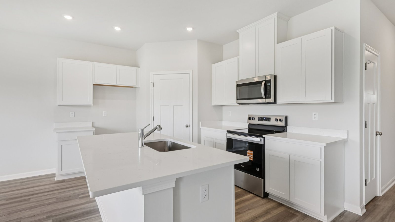 Kitchen with large island