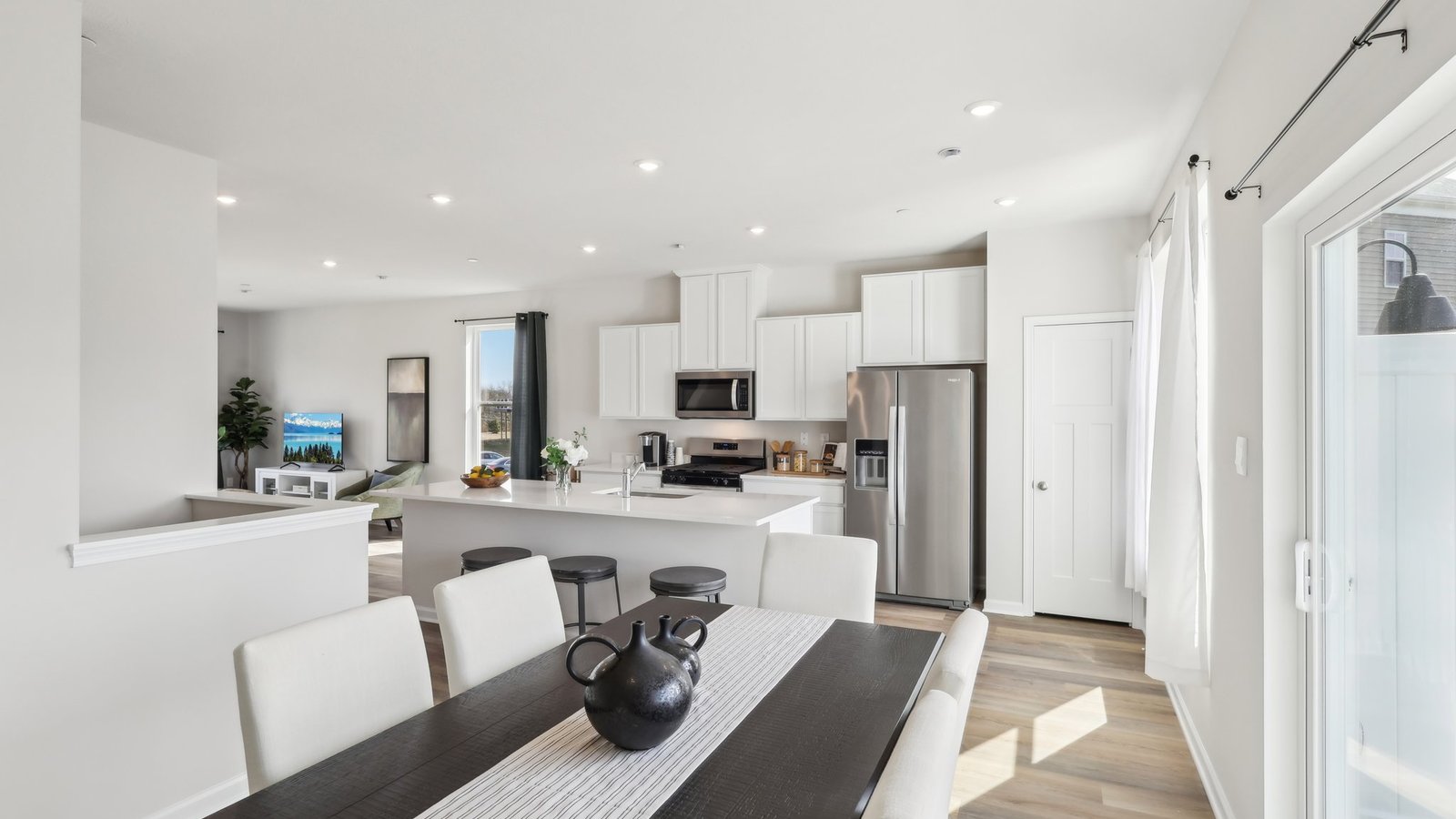 Dining area into kitchen