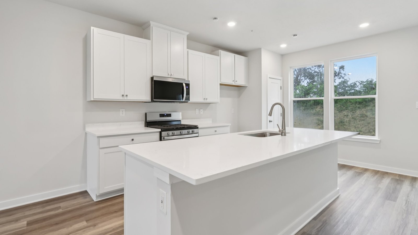 Kitchen with large island