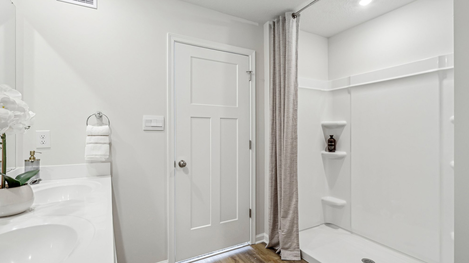 Primary ensuite with white countertop