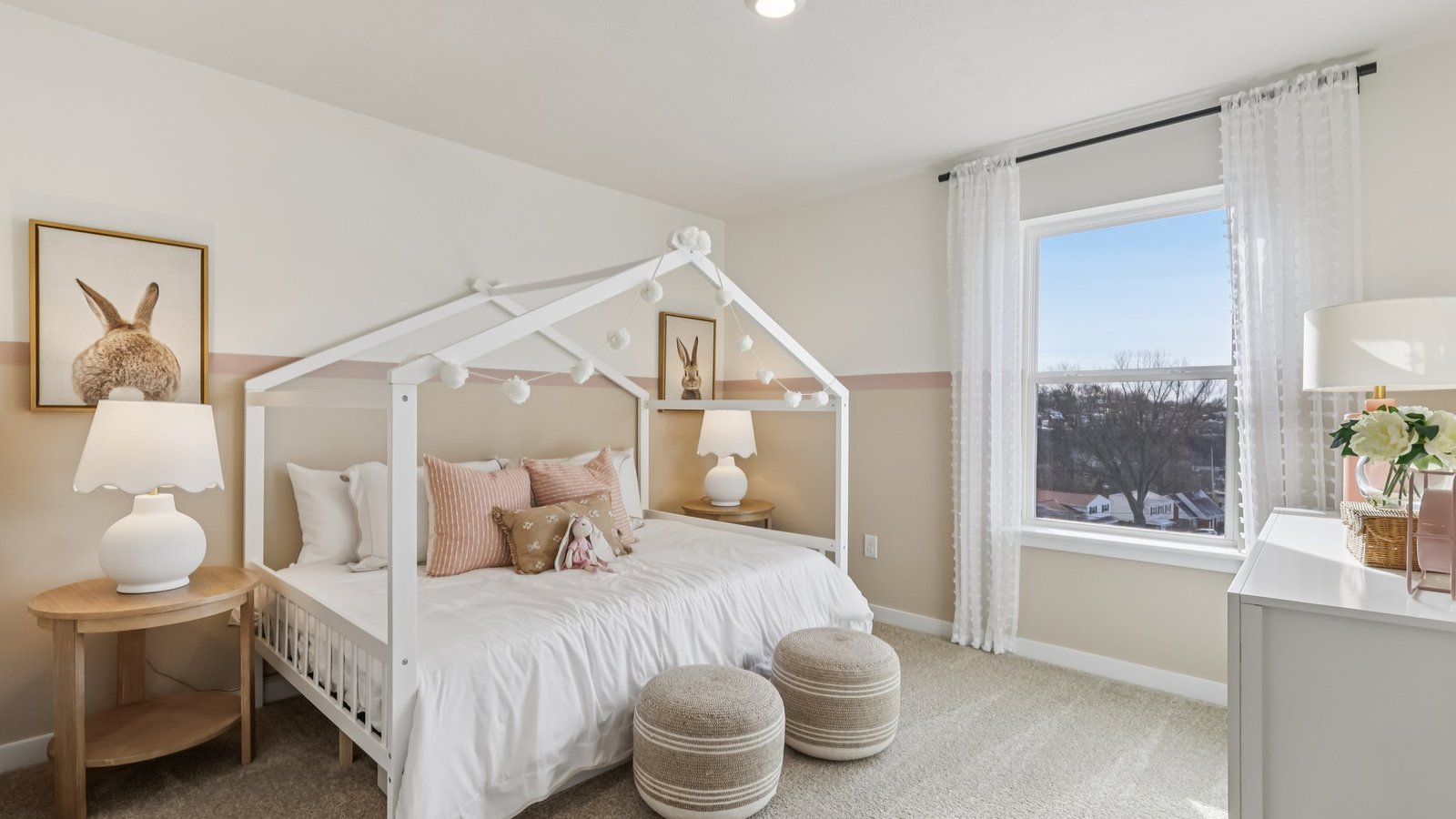 Galen second bedroom with window