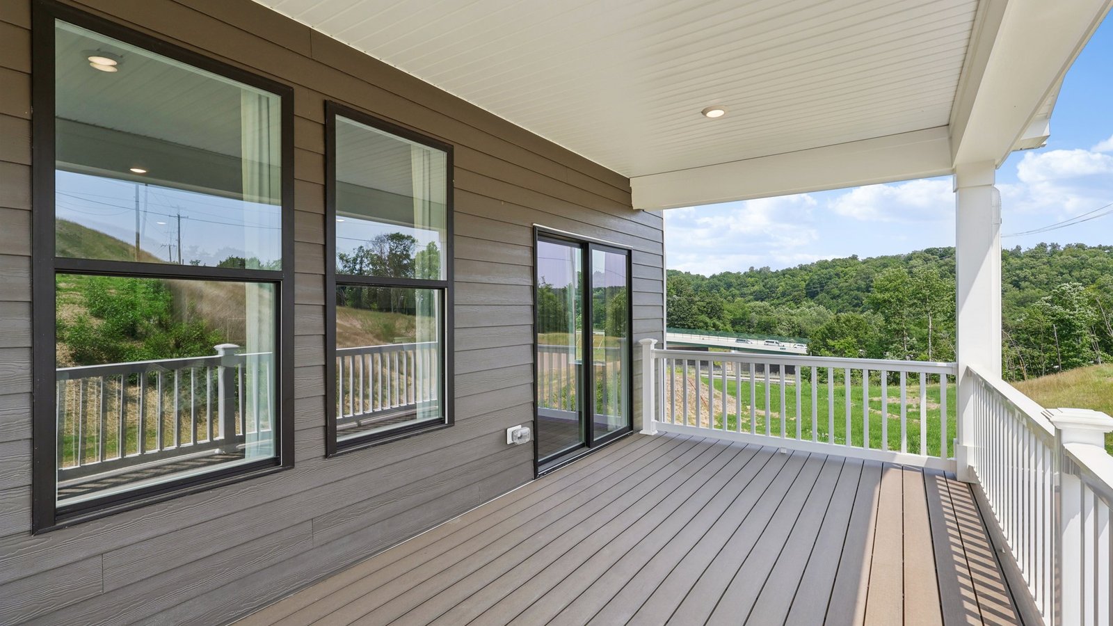 Spacious deck off of main level
