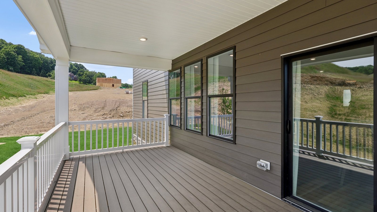 Large deck perfect for relaxing outside