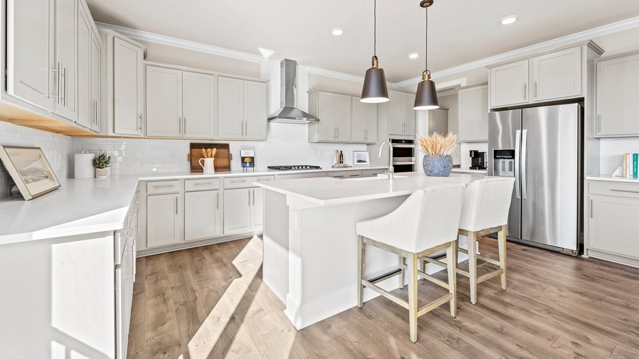 Kitchen with large island