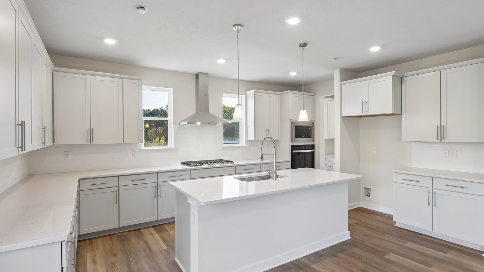 Kitchen with large island