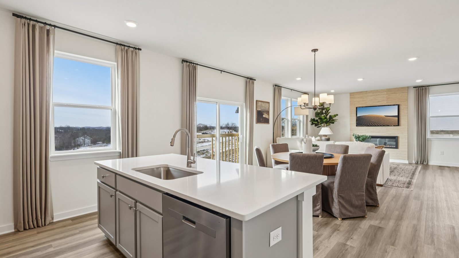Kitchen with large island