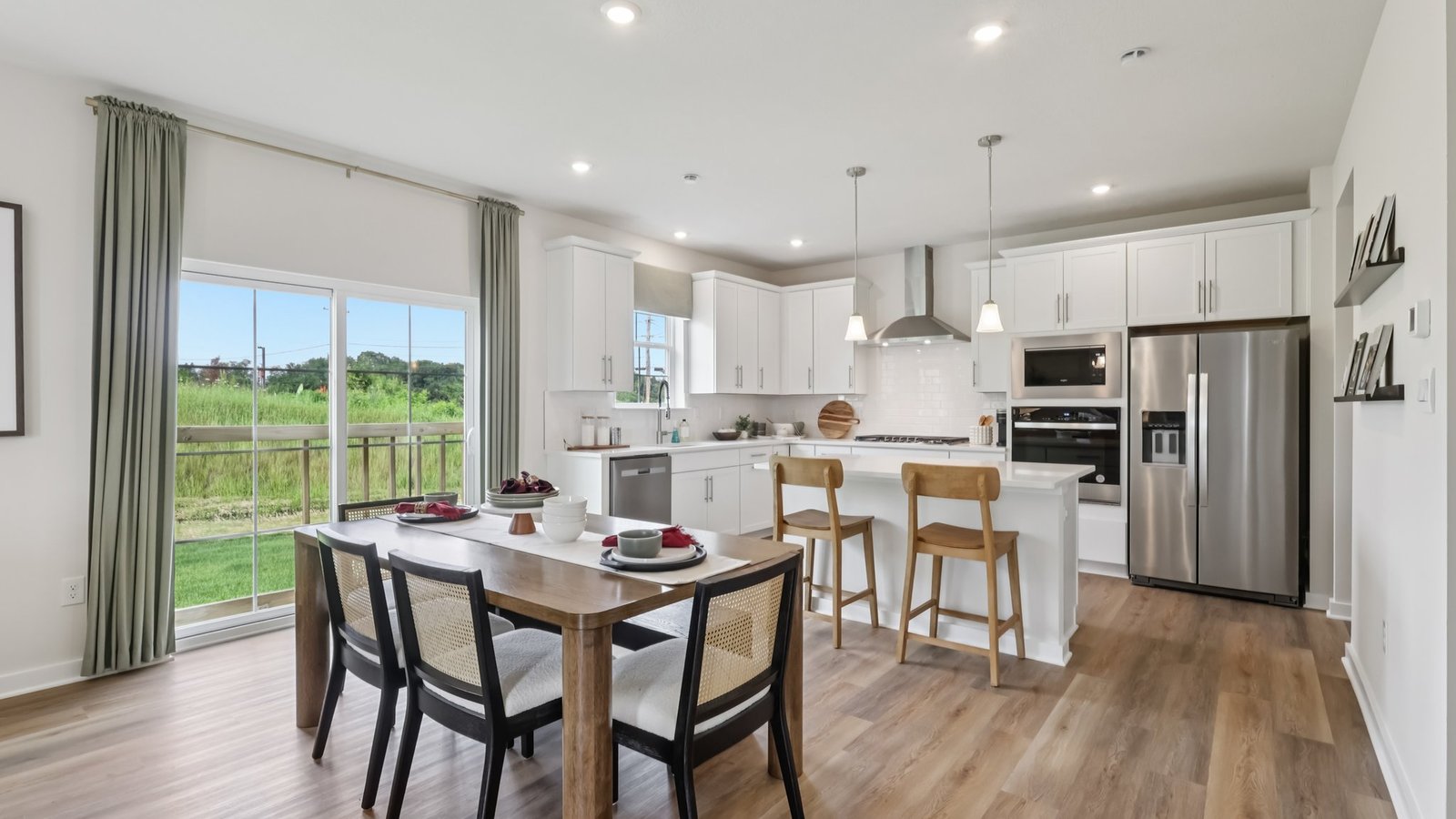 Casual dining space off of kitchen