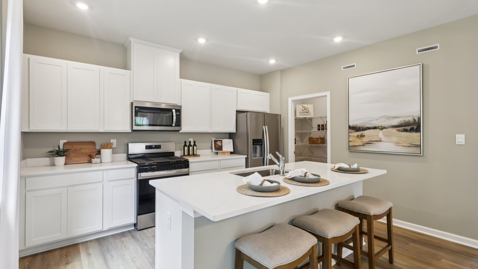 Kitchen with large island