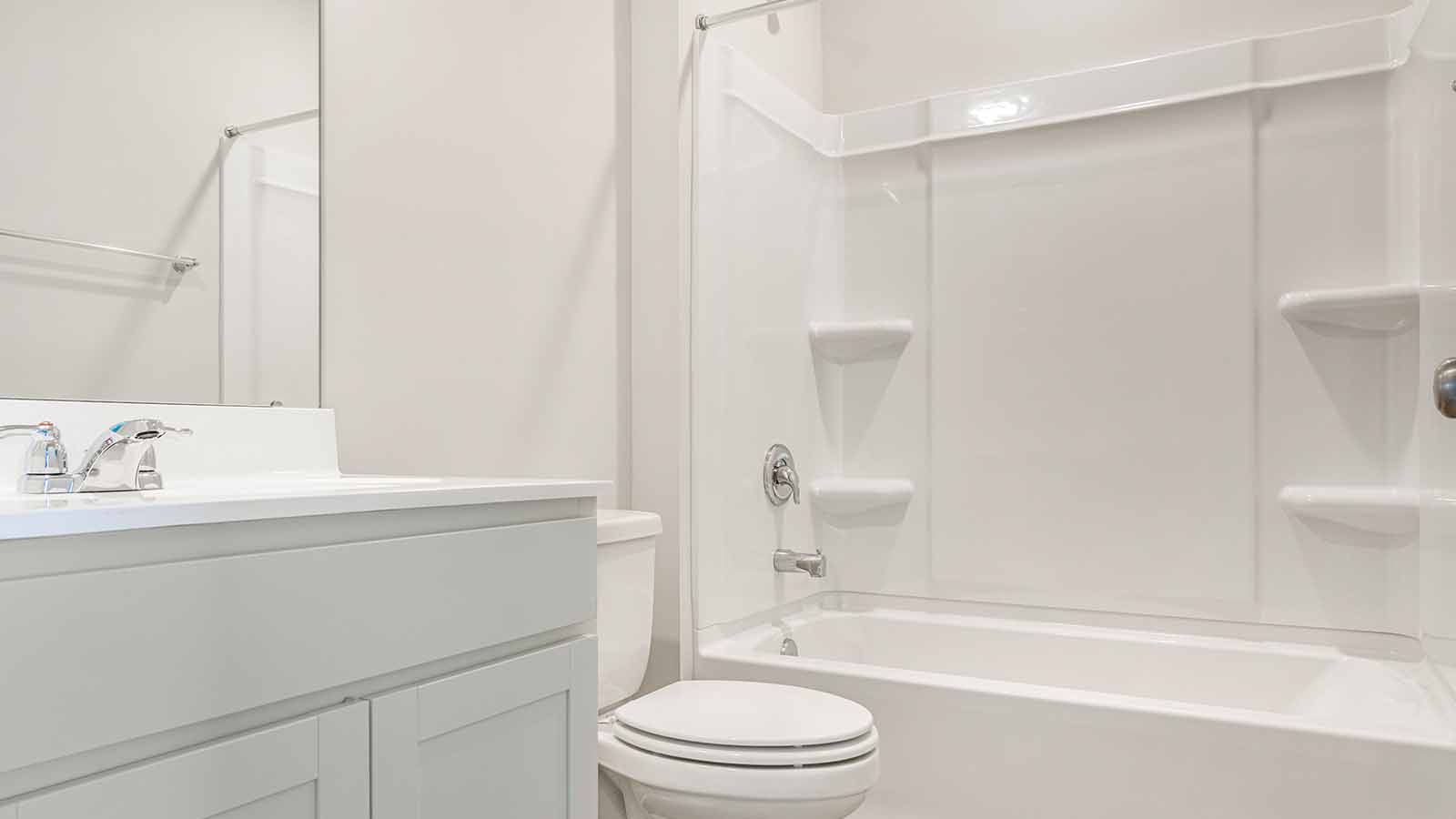 secondary full bathroom