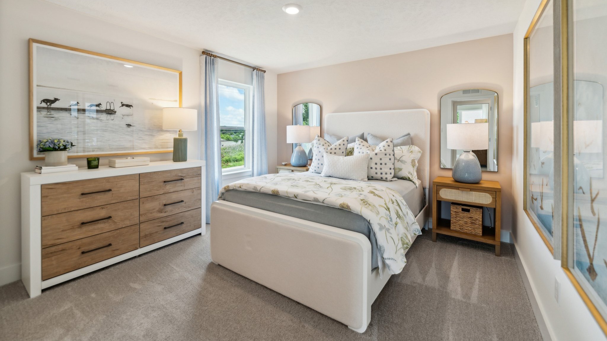 Secondary bedroom with queen bed