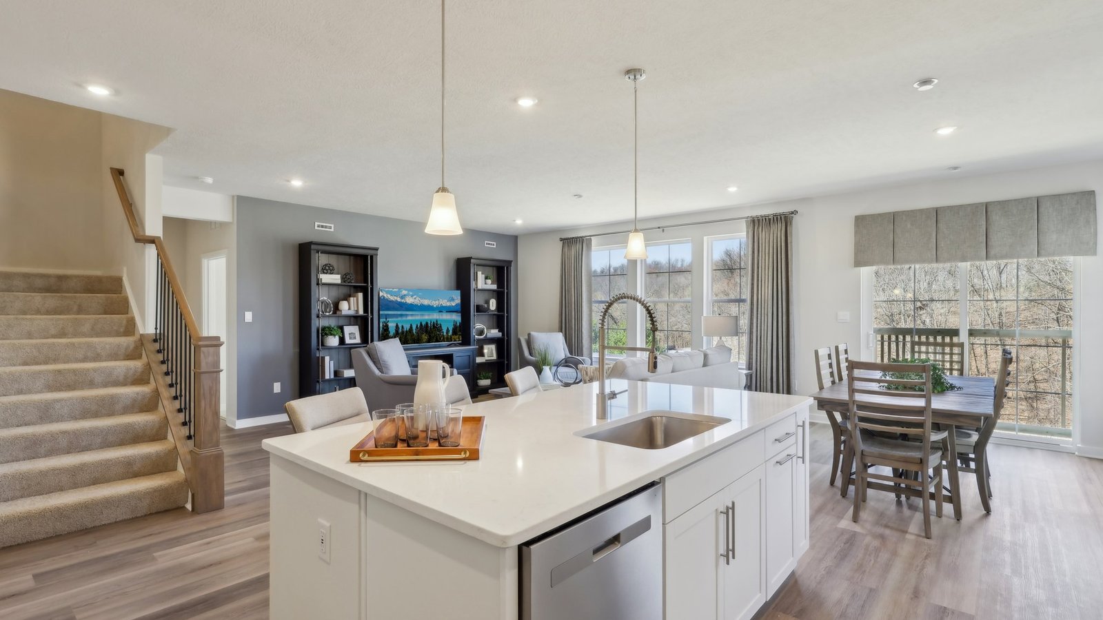 Kitchen with large island