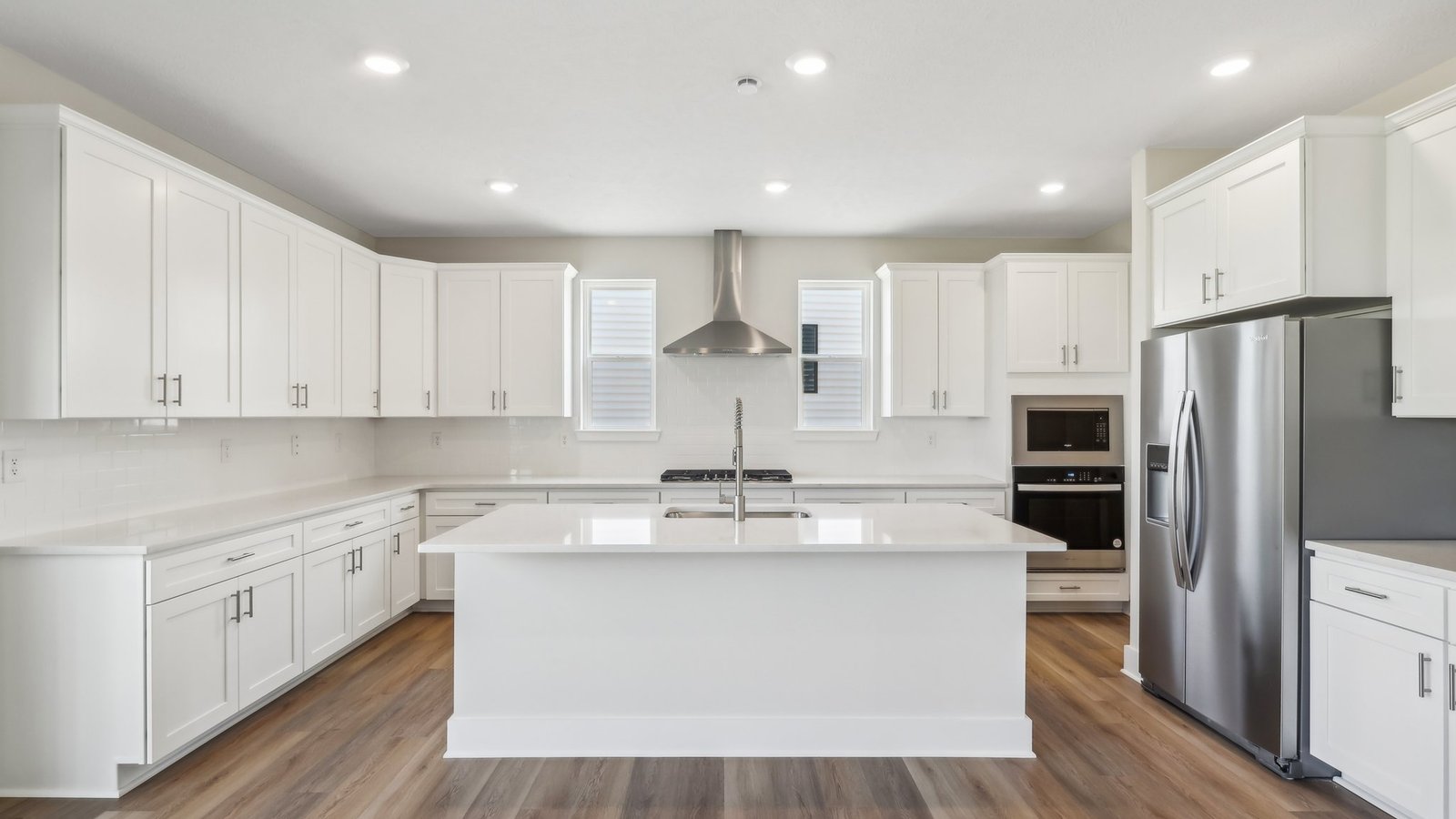 Kitchen with large island