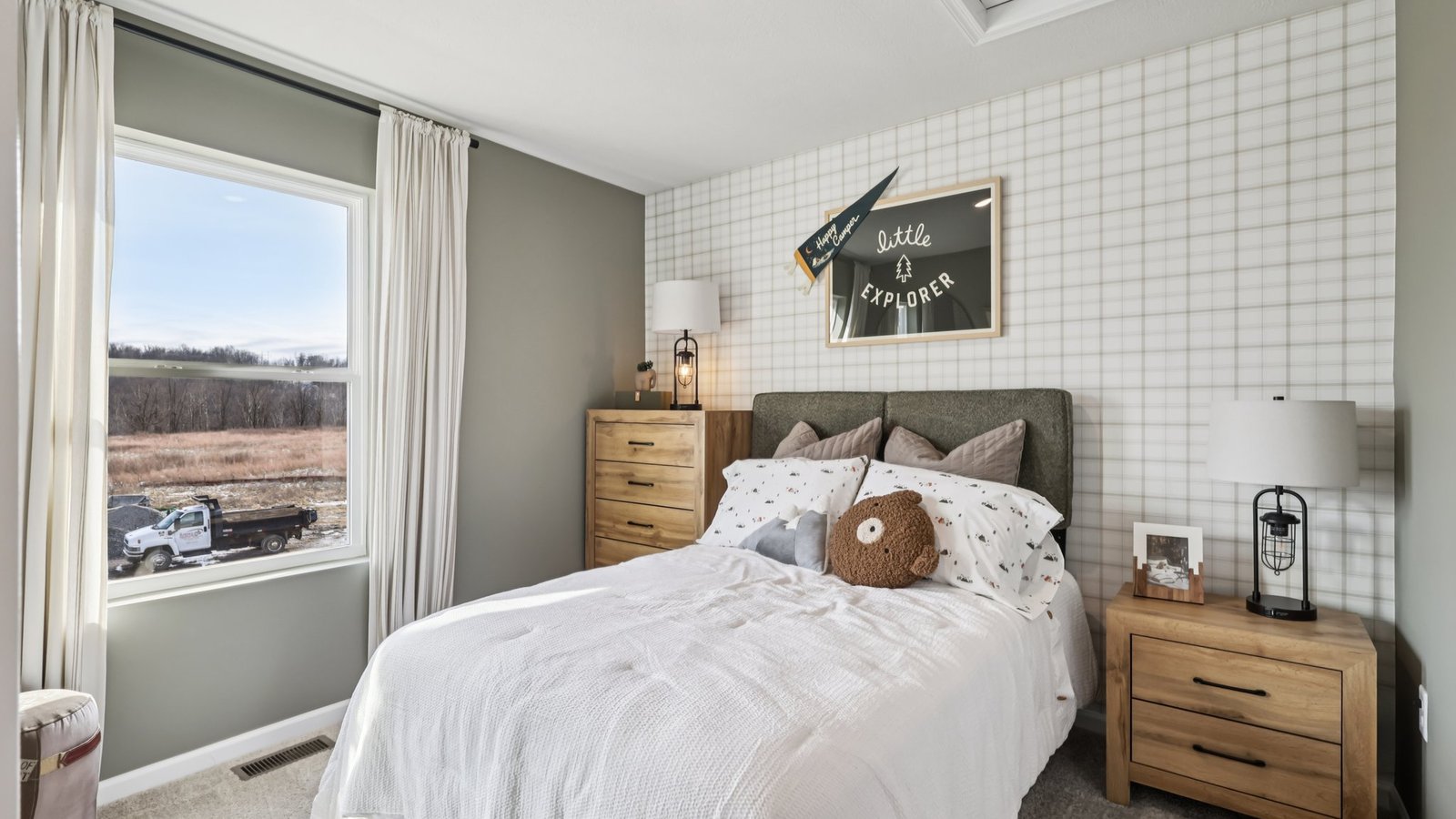 Secondary bedroom