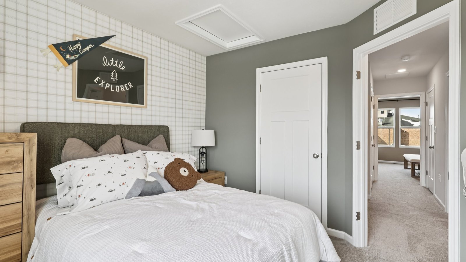 Secondary bedroom