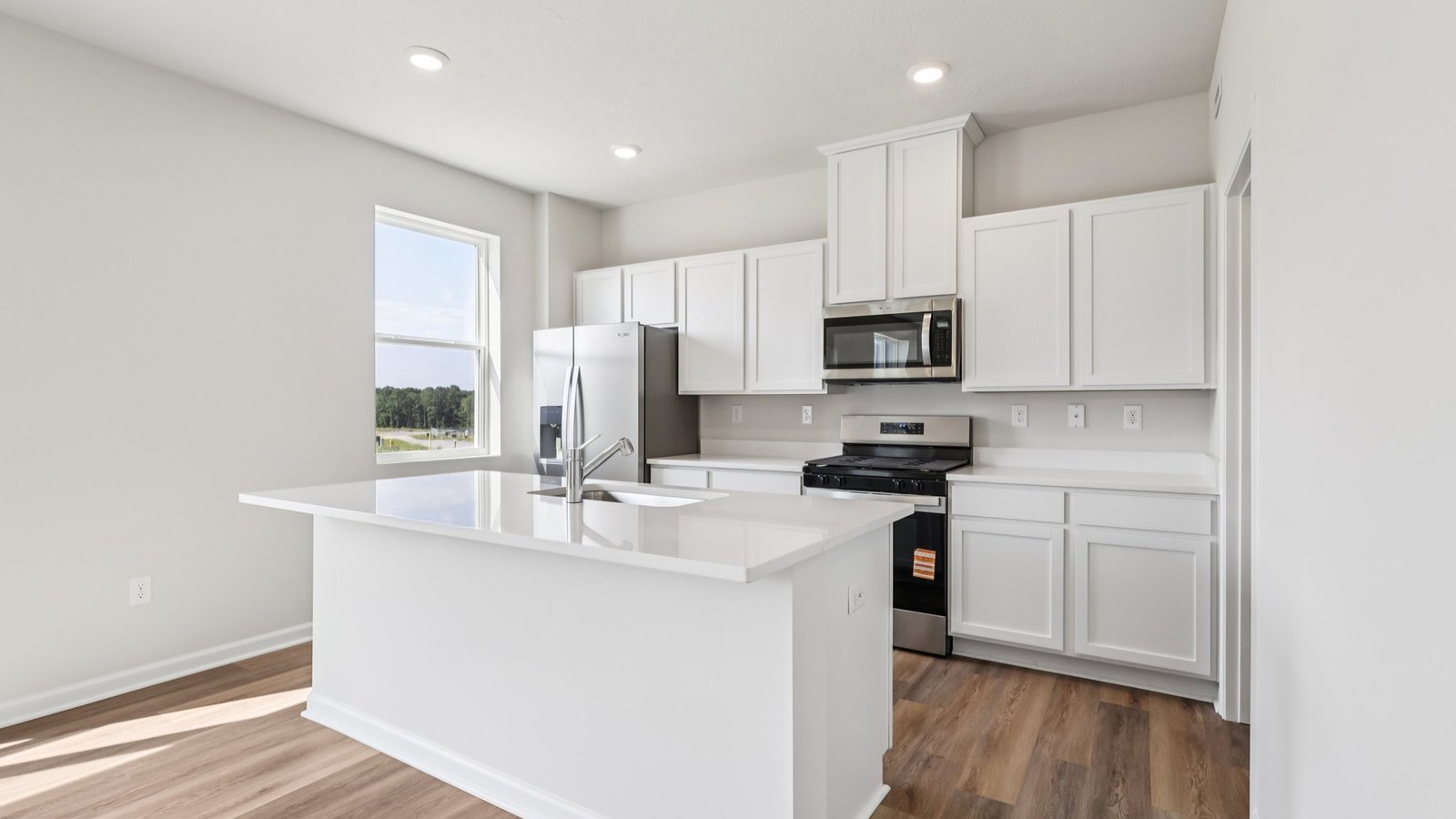 Kitchen with large island