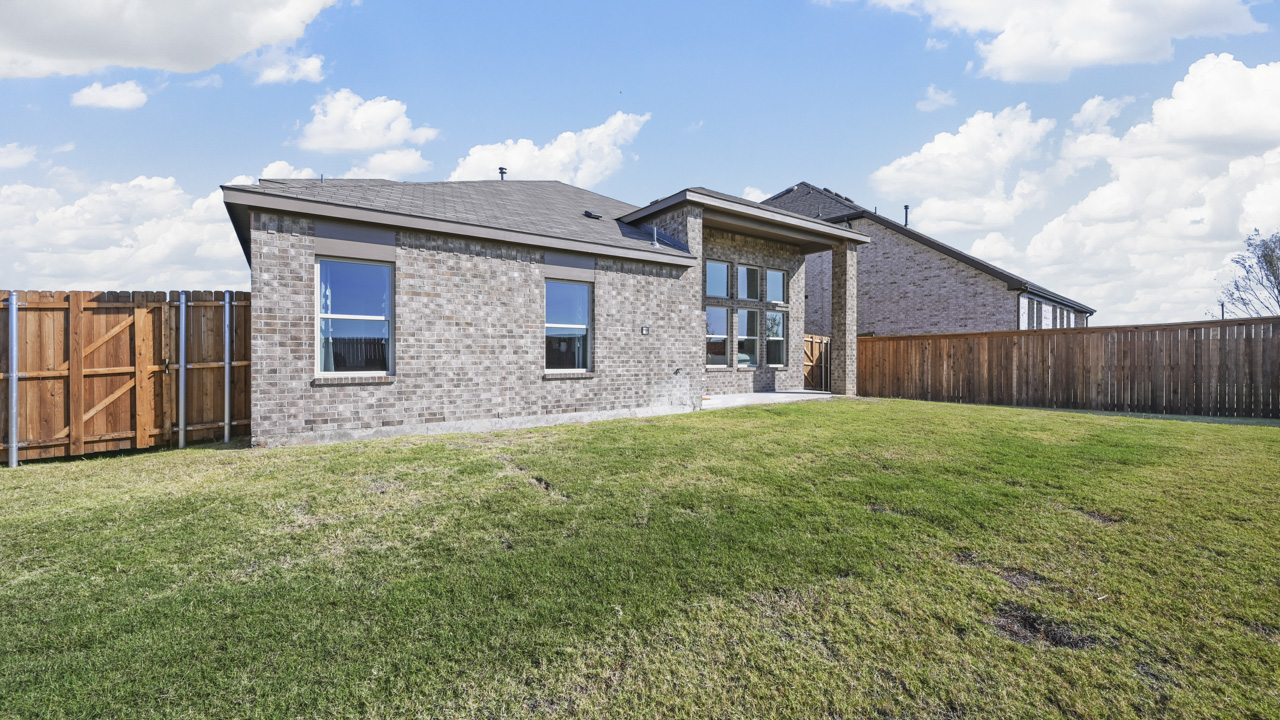 H233 Floorplan at Fireside by the Lake in Garland, TX.