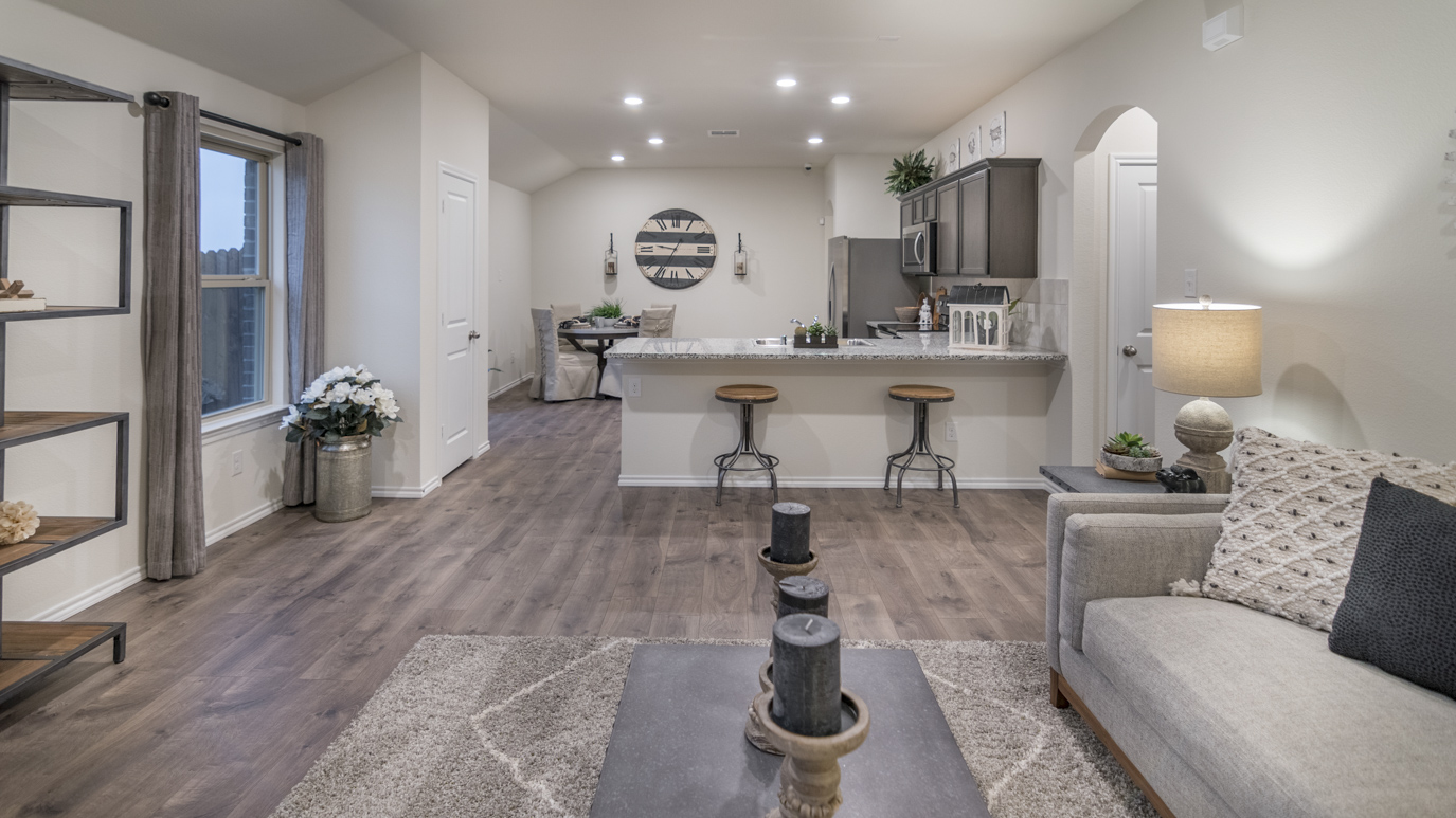 Overiew of livingroom and kitchen