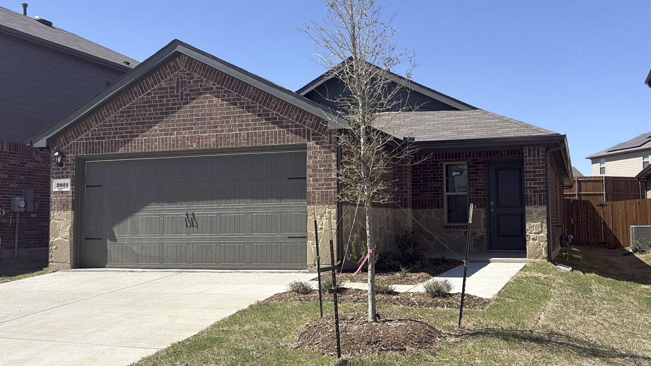 one story home with brick and stone exterior
