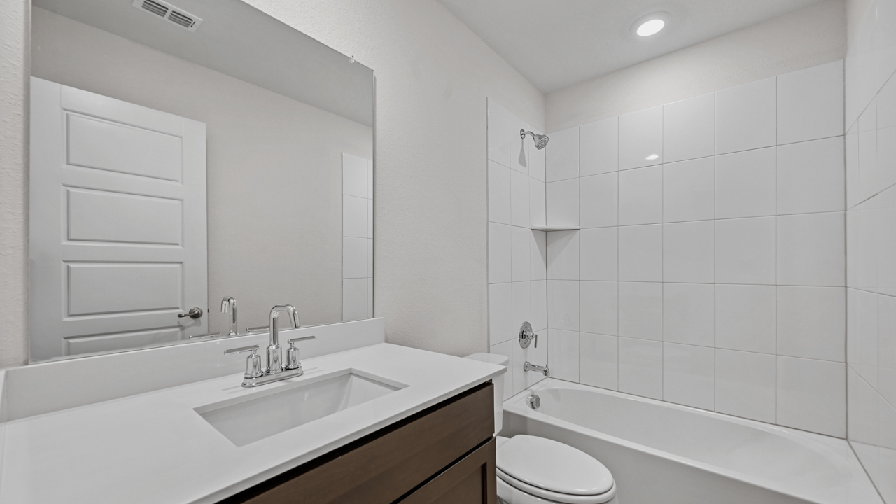 bathroom with shower/bathtub