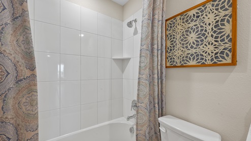 Secondary bathroom with garden tub