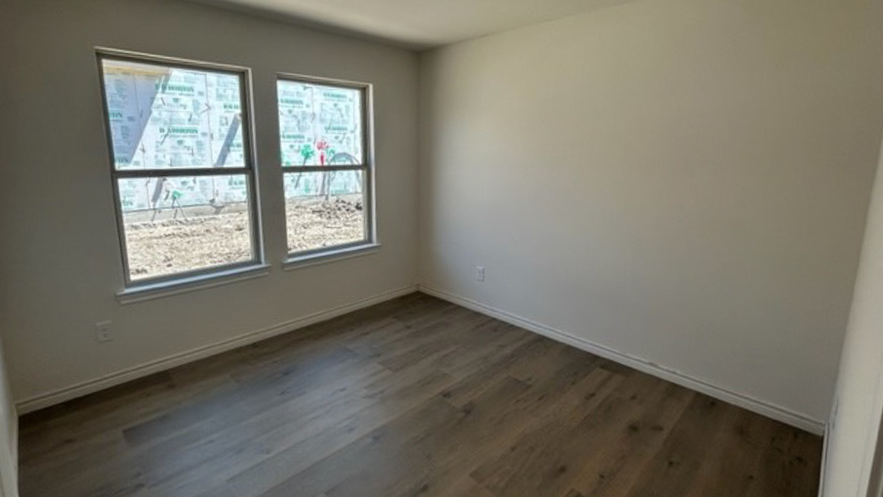 secondary bedroom with large windows providing natural light