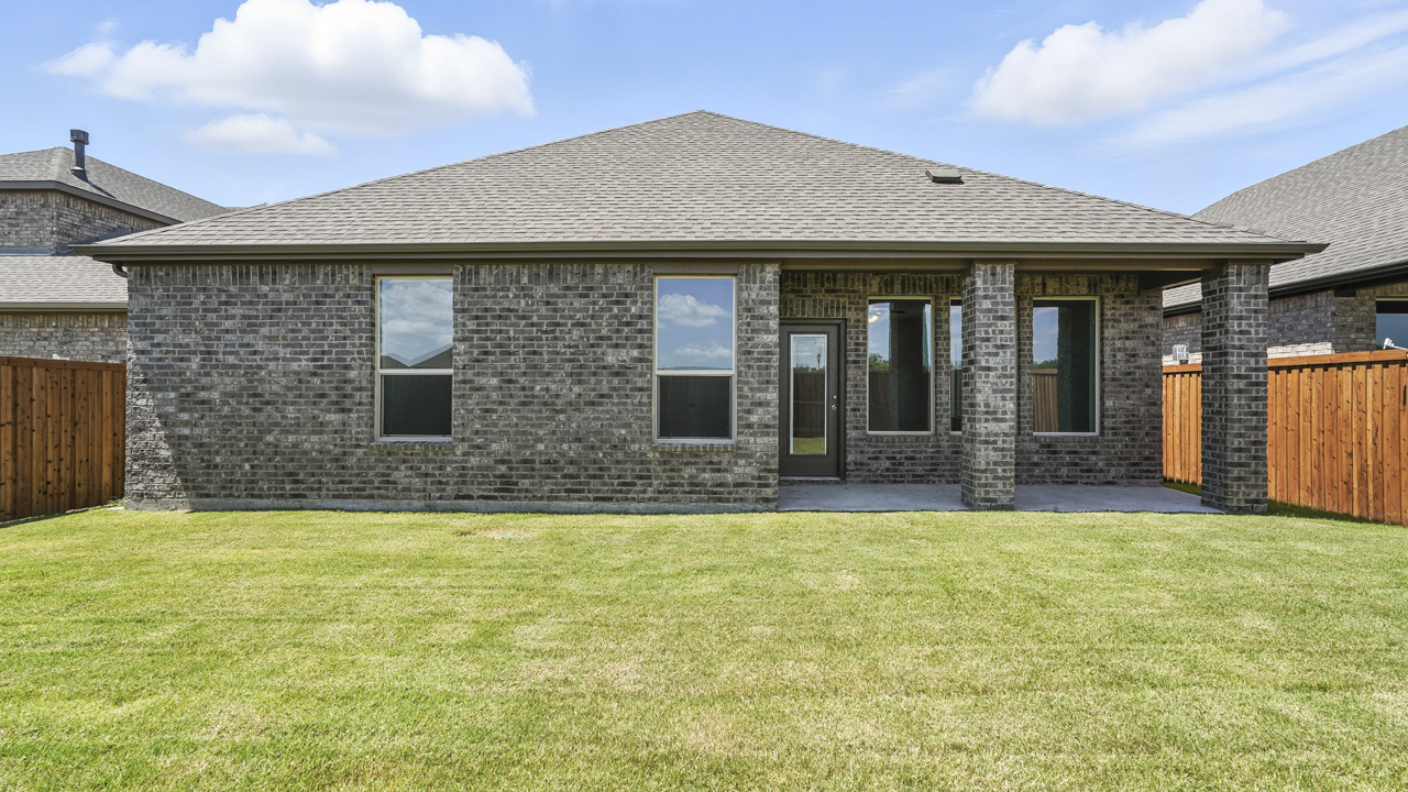 Large backyard with grass.