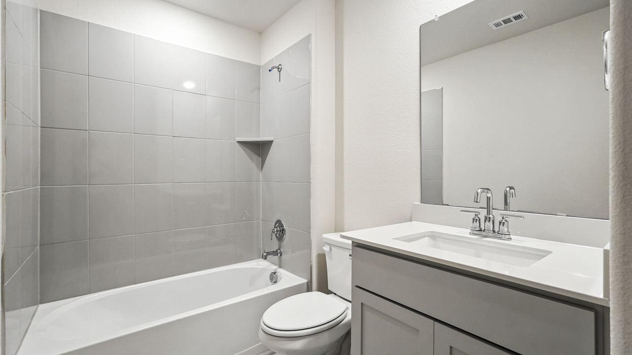 secondary bathroom 2