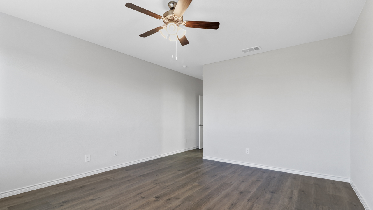 bedroom with a closet