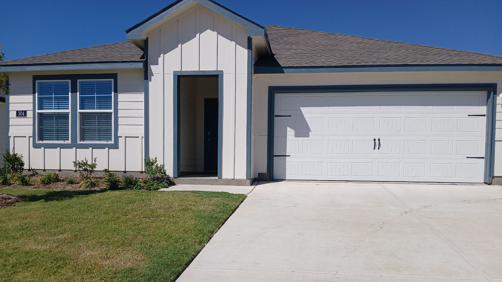Lakeway at 304 Buttonwood Drive, Royse City, Texas: photo 1