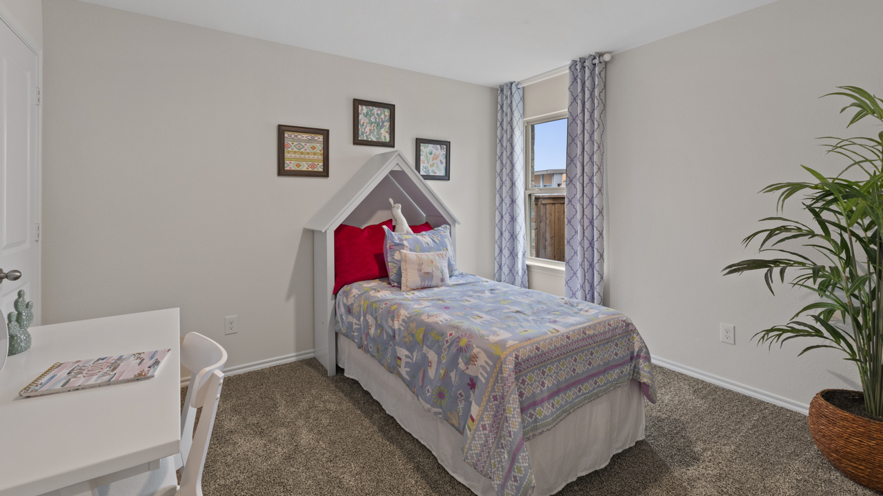 X40L secondary bedroom