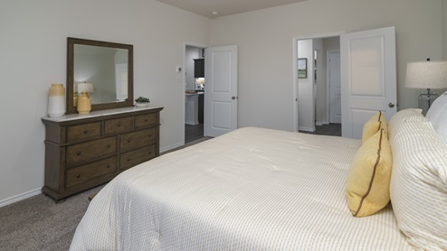 2914 Drury Lane at Stonewyck Farms in Ennis, TX primary bedroom with carpet