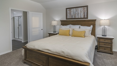 2914 Drury Lane at Stonewyck Farms in Ennis, TX primary bedroom with carpet
