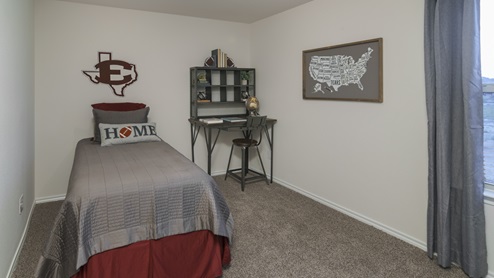 2914 Drury Lane at Stonewyck Farms in Ennis, TX secondary bedroom