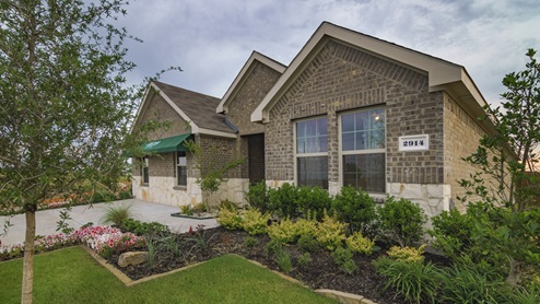 Model exterior of 2914 Drury Lane at Stonewyck Farms in Ennis, TX