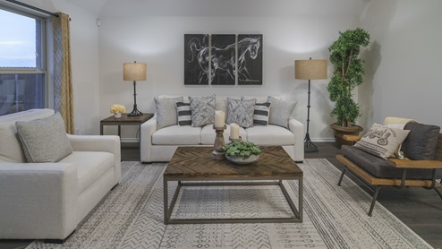2914 Drury Lane at Stonewyck Farms in Ennis, TX open concept living area
