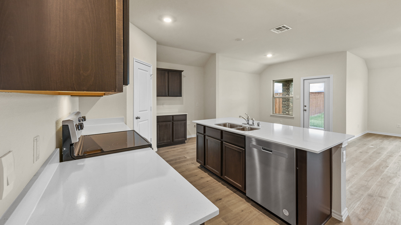 X40I kitchen and dining area