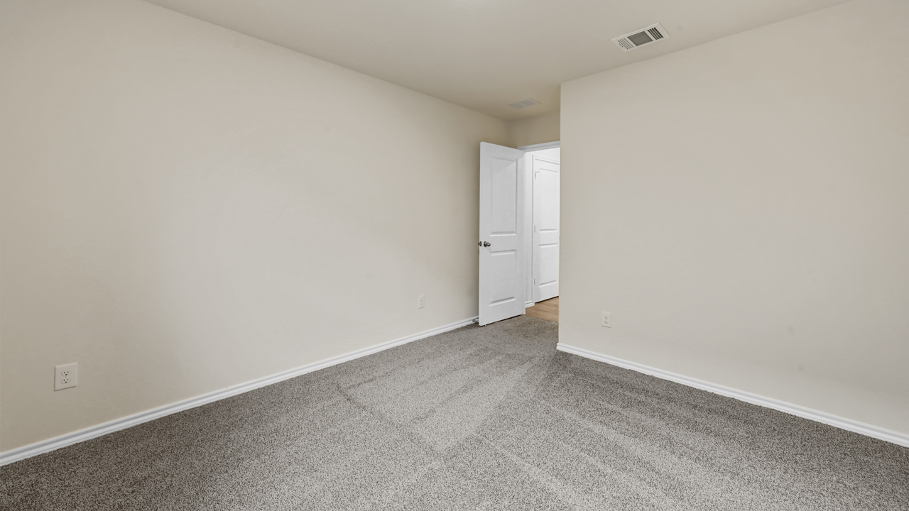 X40I secondary bedroom