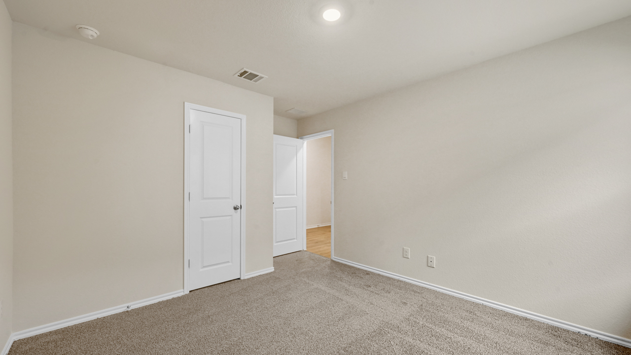 X40I secondary bedroom