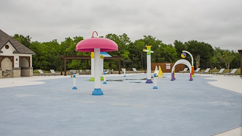 Stonehaven splash pad with green trees behind