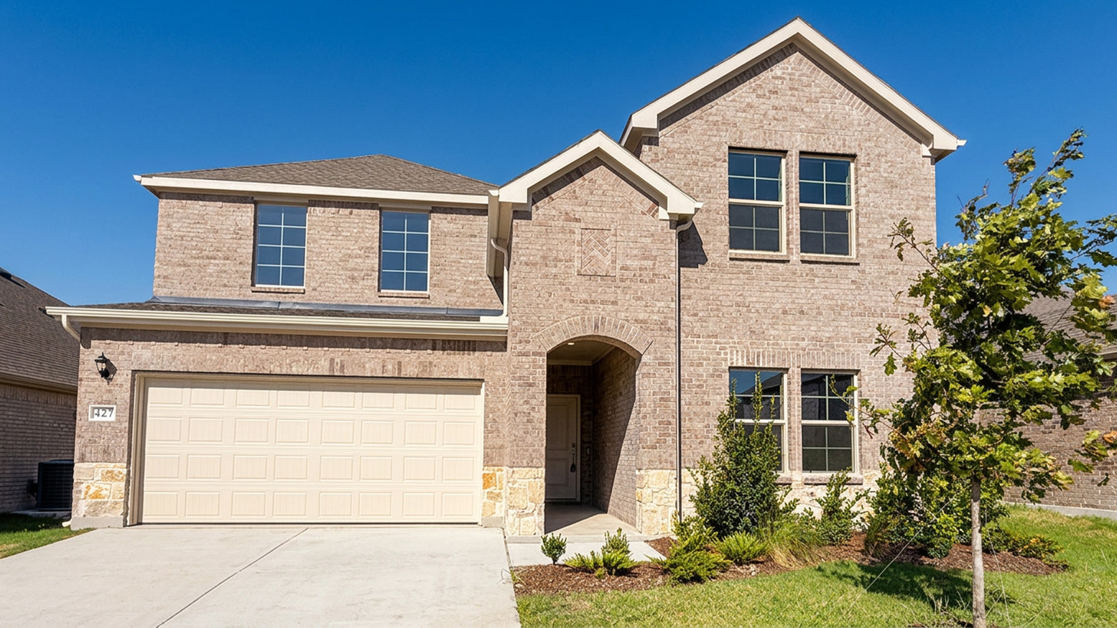 Oak Leaf at 427 Epiphany Lane, Lavon, Texas