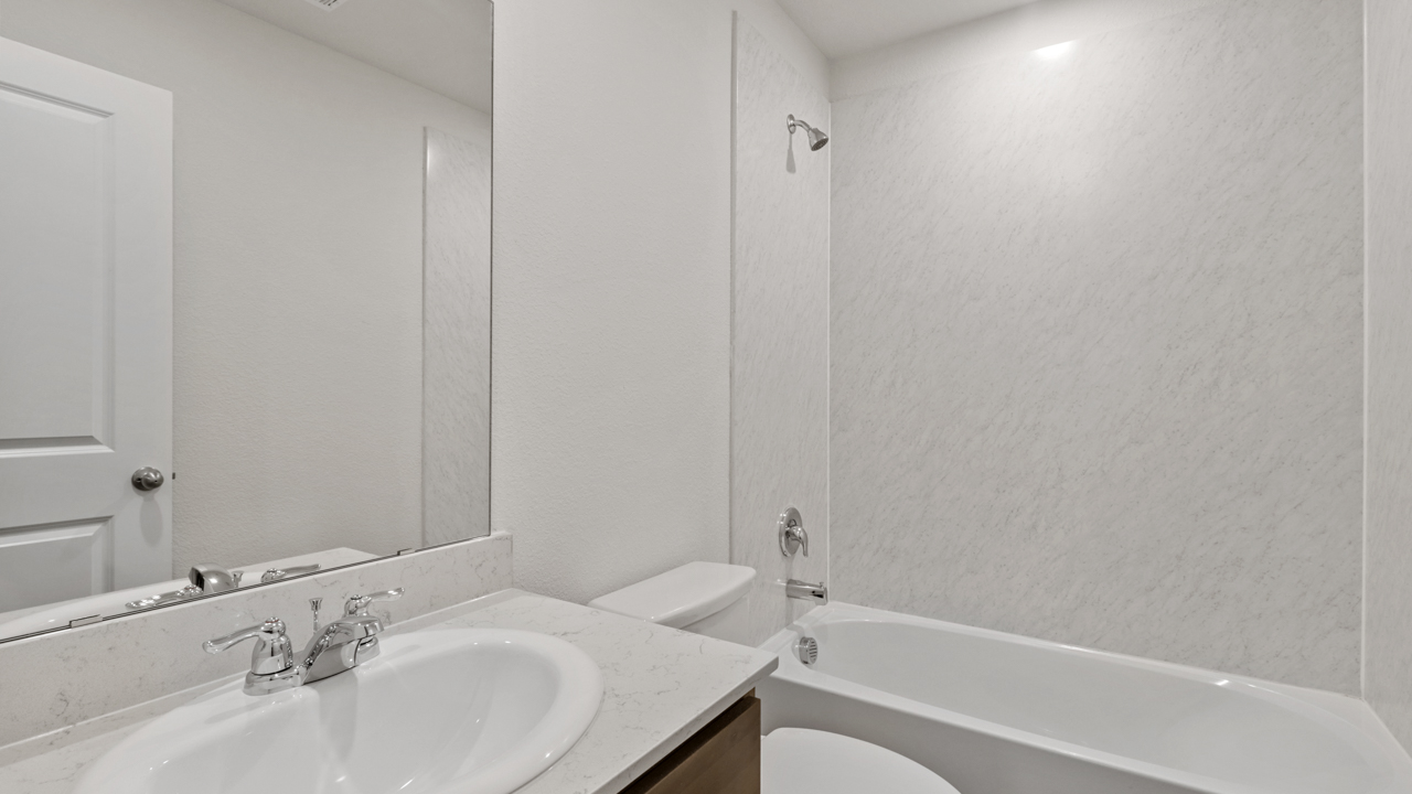 bathroom with shower/bathtub