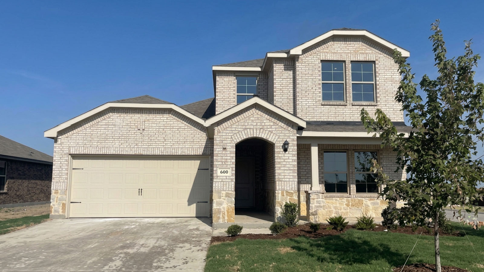 600 Dresden Drive exterior