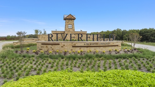 Riverfield Community Large Entry Monument surrounded by greenery