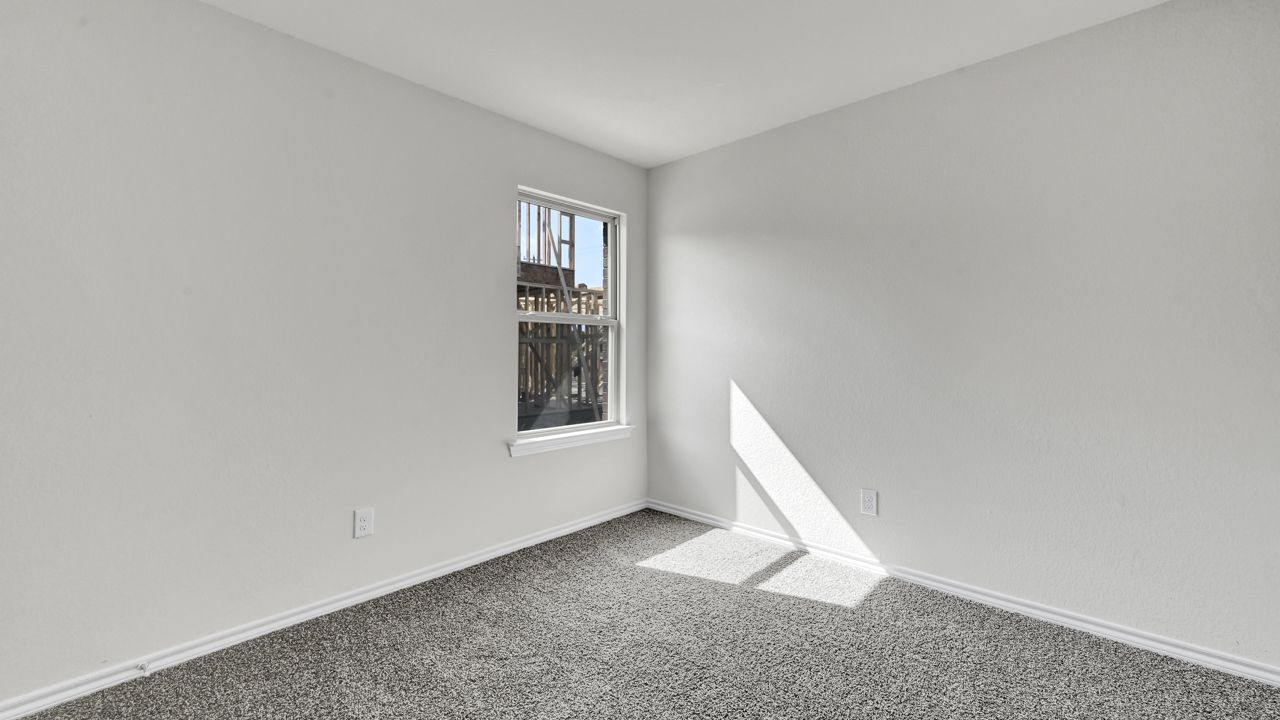 X40A secondary bedroom