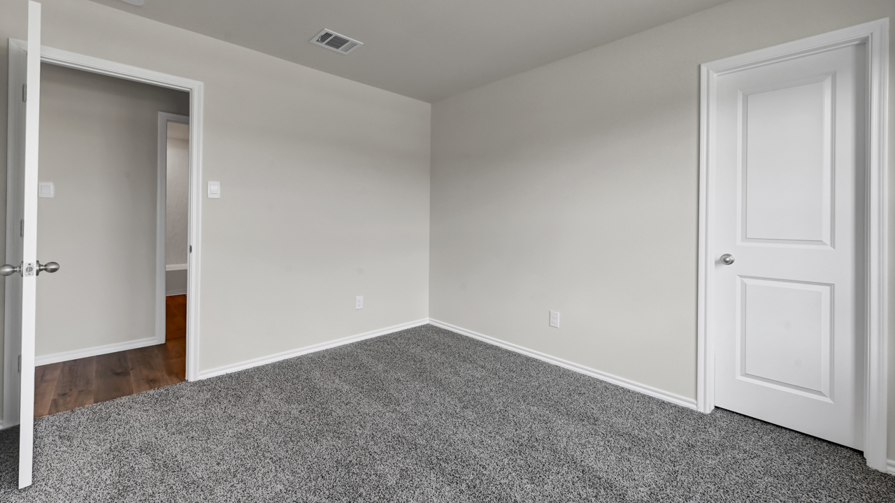 X40B secondary bedroom