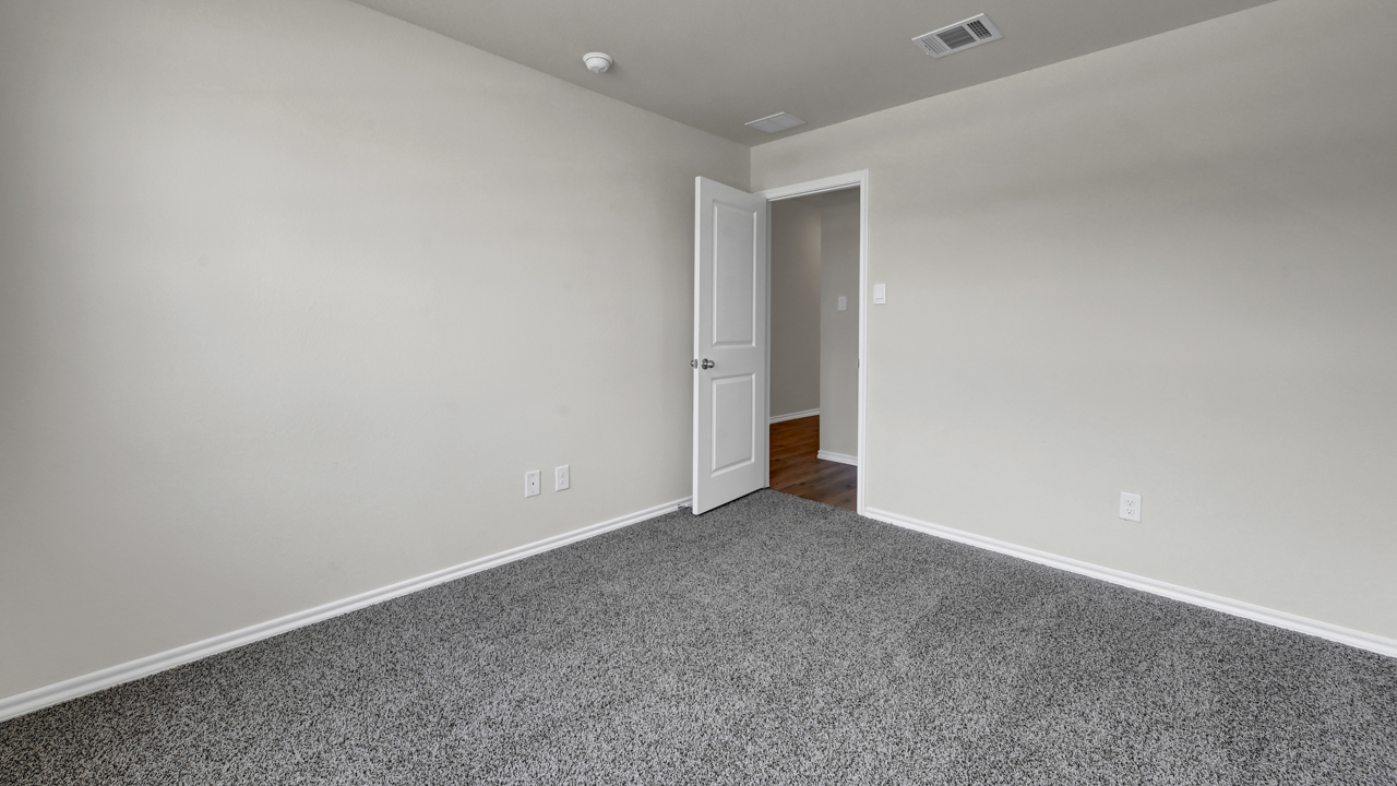 X40B secondary bedroom