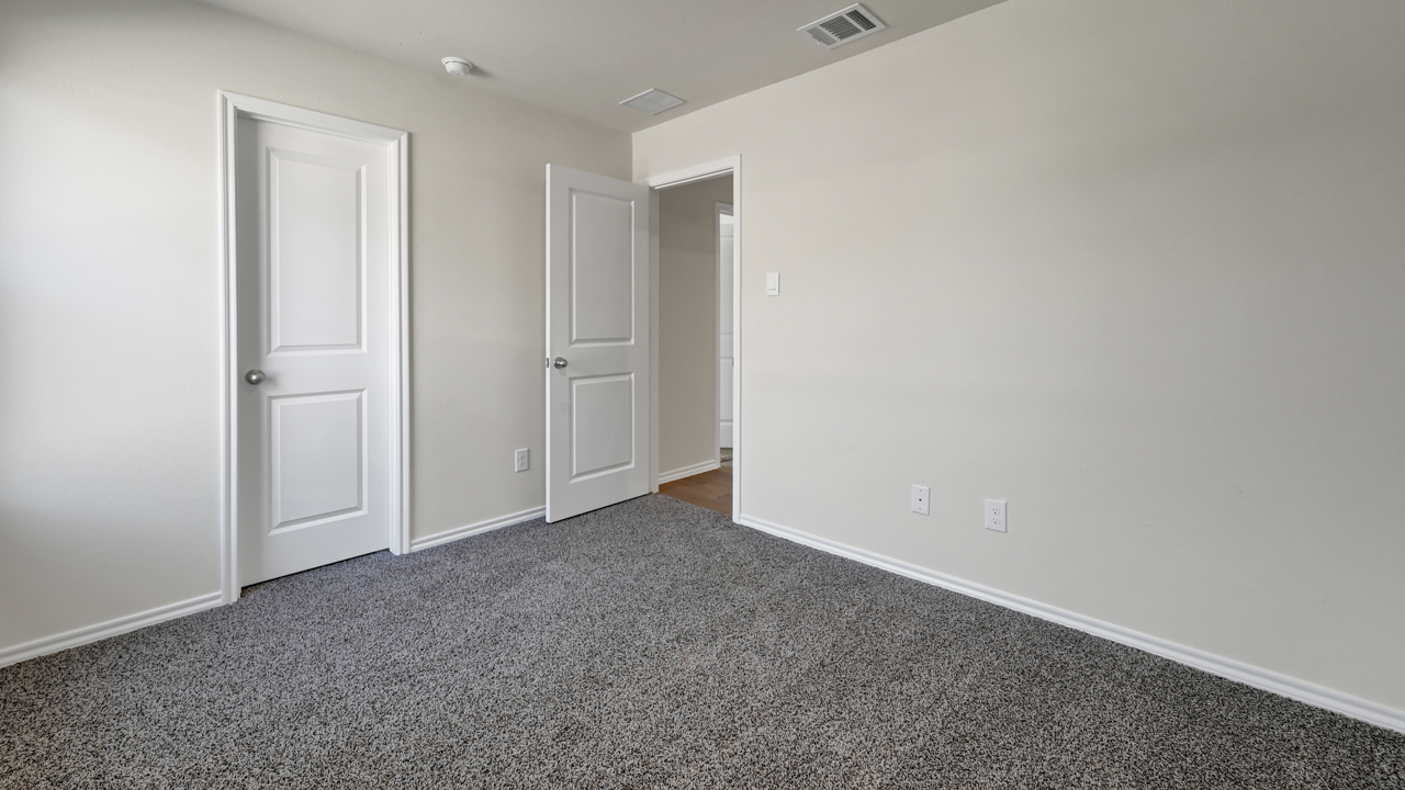 X40B secondary bedroom