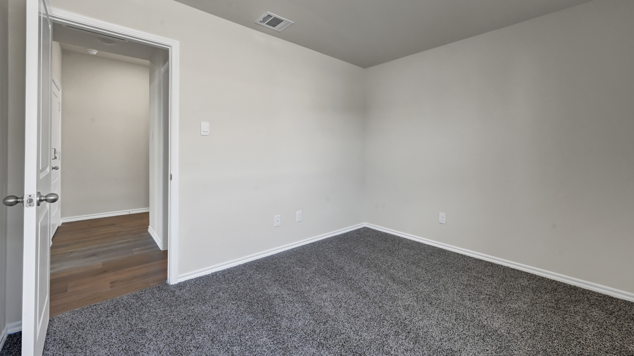 X40B secondary bedroom